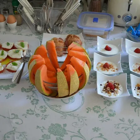 לינה וארוחת בוקר La Fiaba 4*